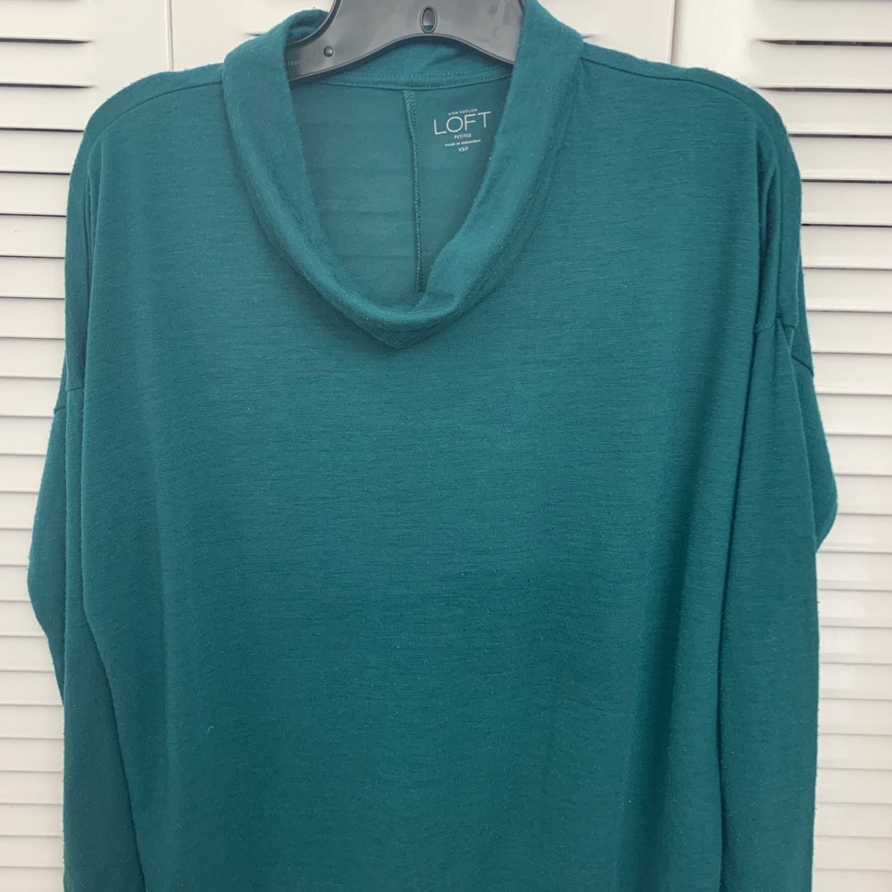 The loft light weight long sleeve top